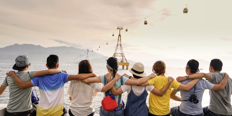 铁粉聚集地内容配图：线上社区互动截图