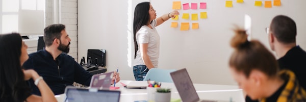 关于我们展示米兰中国团队合影与公司文化